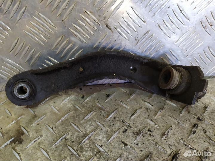 Кронштейн передней балки правый Renault Clio 2005