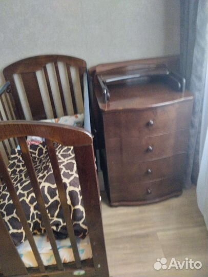 Комплект детской мебели кроватка и комод