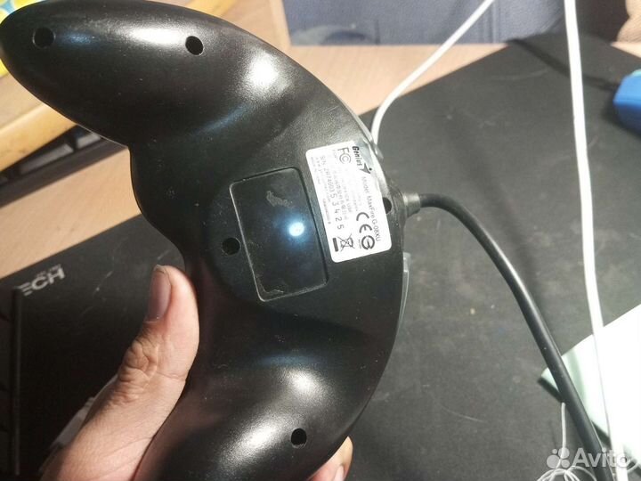 Геймпад genius