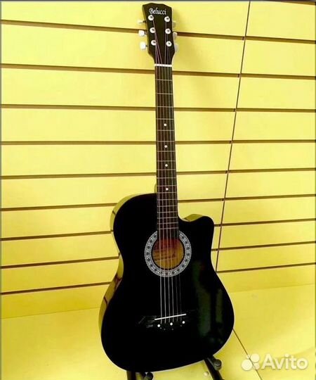 Гитара Белучи. Новая. Акустика