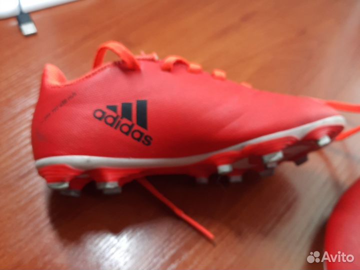 Футбольные бутсы adidas