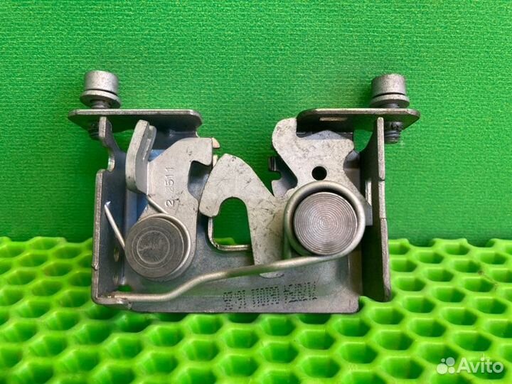 Замок капота Bmw X5 E70 N57D30A 2012