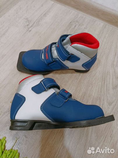 Лыжные ботинки 33р. Стелька 22см