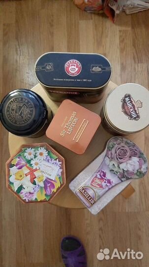Жестяные банки от чая и печенья