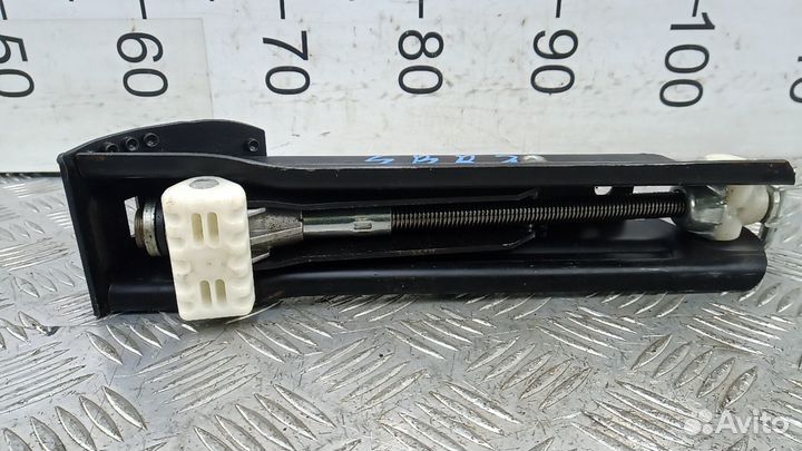 Домкрат на Mercedes Benz E-class W211