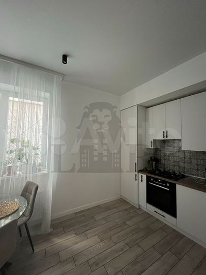 2-к. квартира, 78,4 м², 1/2 эт.