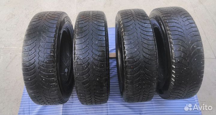 Bridgestone Blizzak Spike-01 225/70 R16