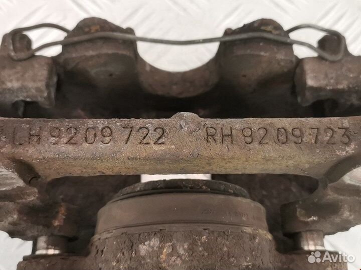 Суппорт передний правый для Volvo V70 2 8251317