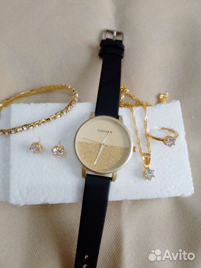 Часы с браслетом