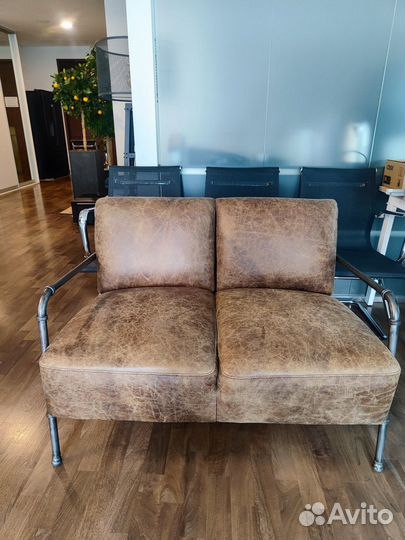 Офисный кожаный диван бу