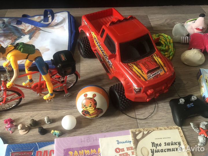 Игрушки, книги, раскраски, пазлы детские