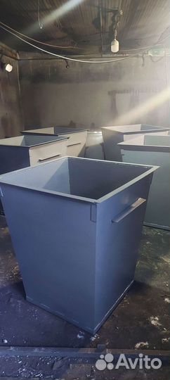 Мусорный контейнер