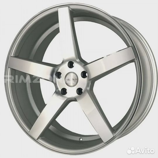 Литой диск в стиле vossen R18 5x120