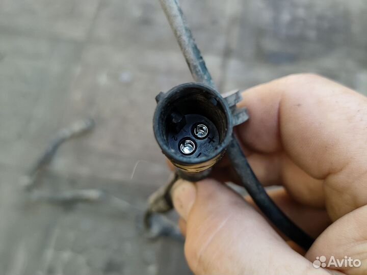 Санг енг Кайрон датчик абс передний