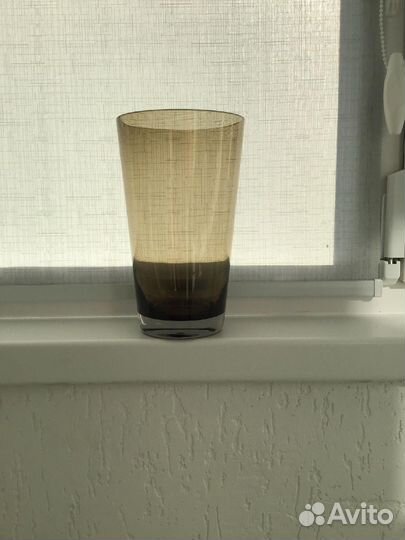 Ваза из темного стекла