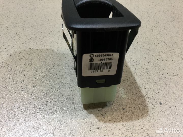 Кнопка стеклоподъемника задняя Гранд Чероки с 2010