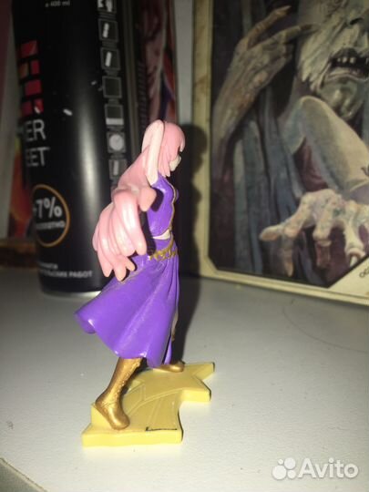 Аниме фигурка девушки