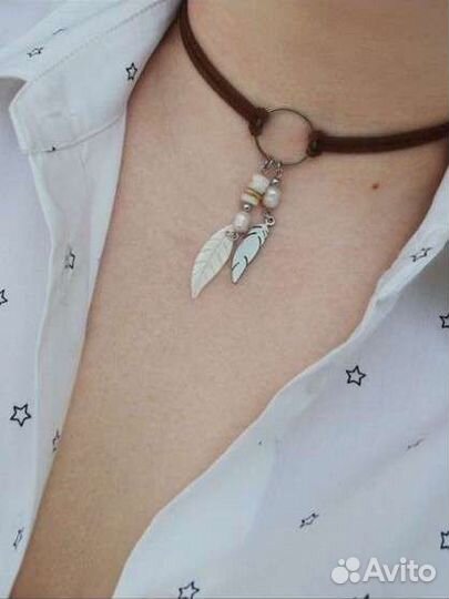 Чокер этно с перьями на шнурке