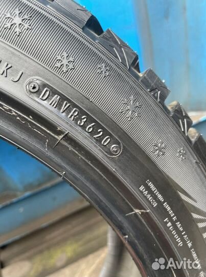 Dunlop Grandtrek Ice03 245/45 R20