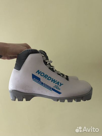 Лыжи беговые с ботинками и палками