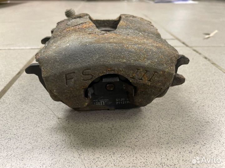 Суппорт тормозной передний правый Volkswagen Polo