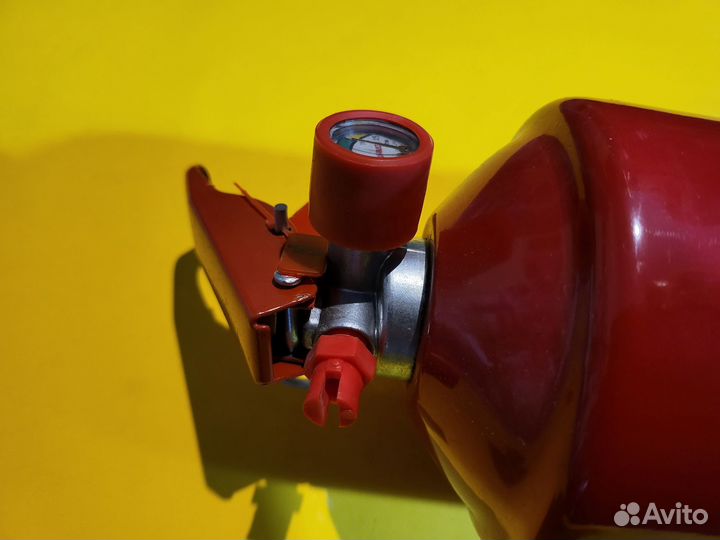 Огнетушитель порошковый с манометром 2 л