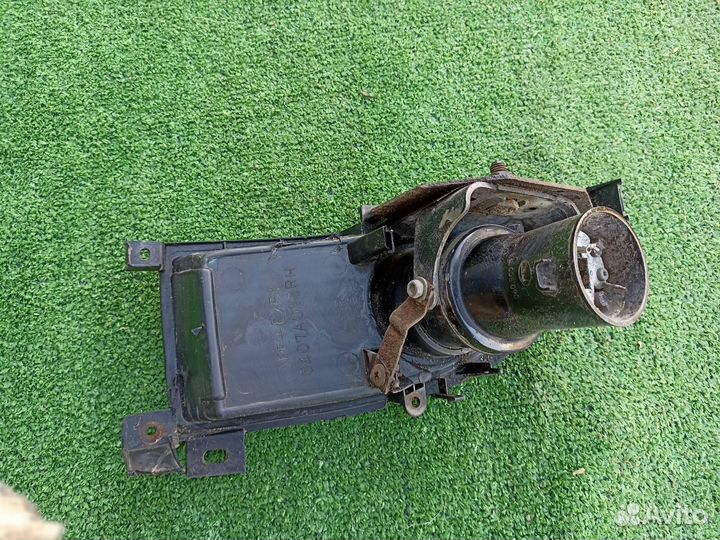 Фара противотуманная передняя правая Mitsubishi