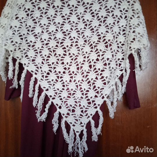 Шаль шерстяная белая ручной вязки