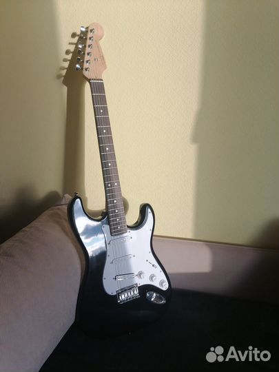 Продам электрогитару Fender Squier Stratocaster