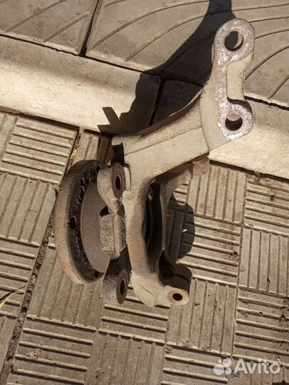 Правый поворотный кулак Renault logan 1