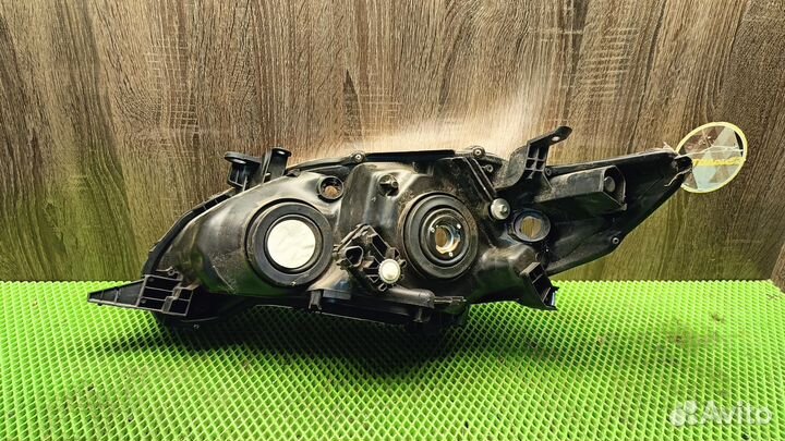 Фара правая Toyota Corolla E150 USA 10-13