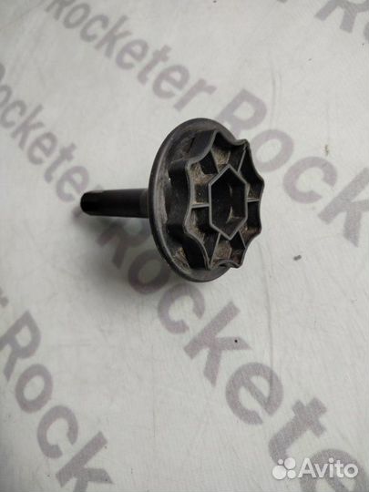 Болт крепления запасного колеса Renault Logan 2