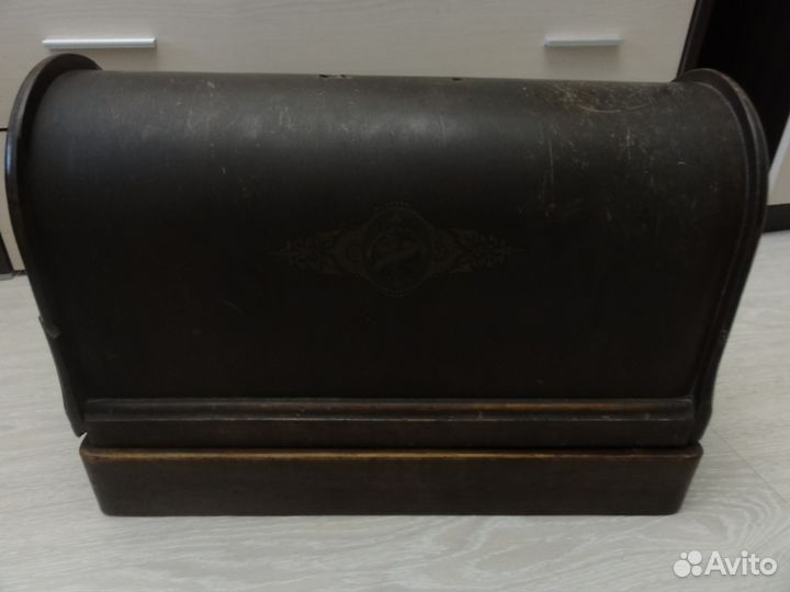 Швейная машина 