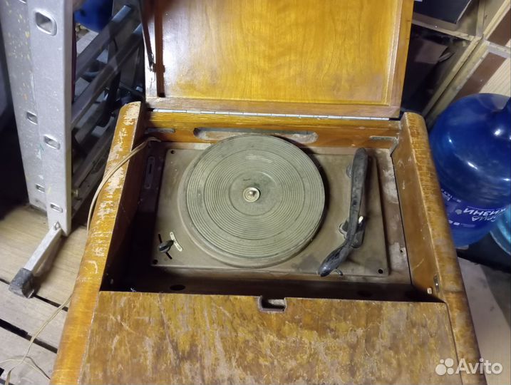 Телевизор-проигрыватель-приемник