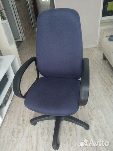 Офисное кресло