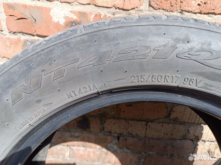 Nitto NT421A 215/60 R17 96V