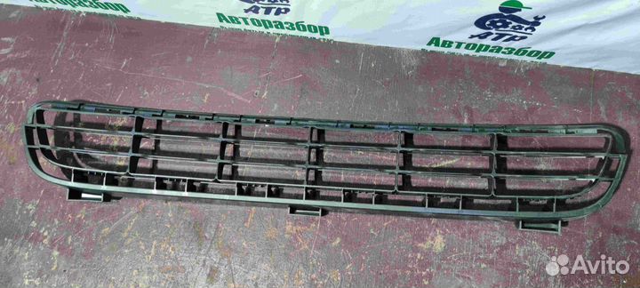 Решетка в бампер нижняя Toyota Camry V40
