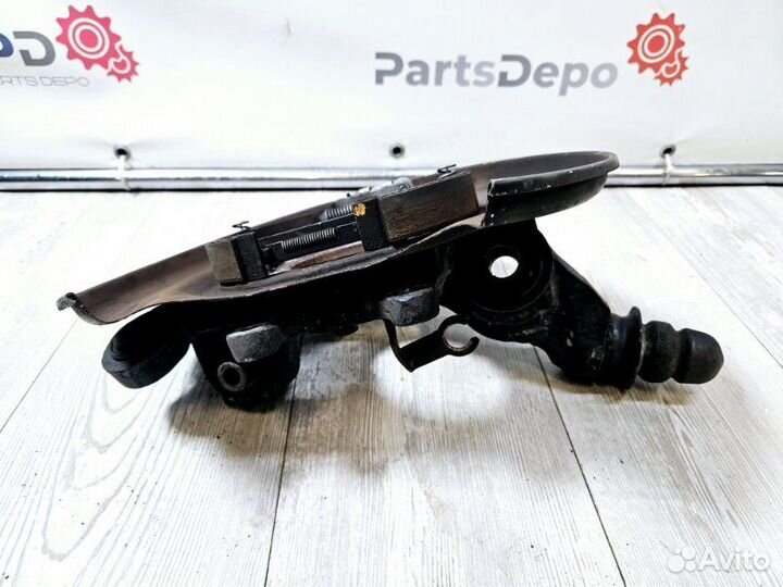 Кулак поворотный задний правый Volvo Xc90 C 85 4.4