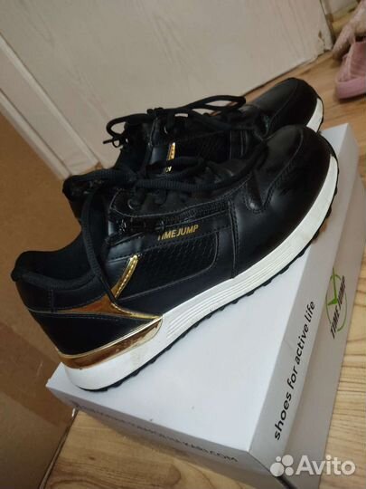 Кроссовки 38