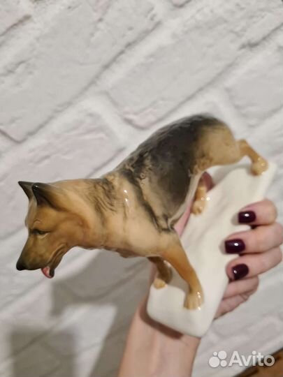 Коллекционная фарфоровая статуэтка 