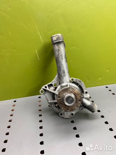 Помпа Mercedes-Benz E-Class W124 M111 2.0 1995