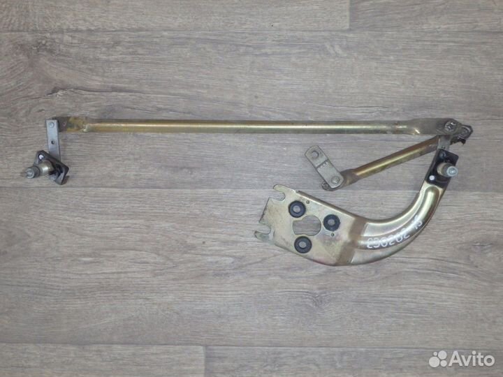 Трапеция стеклоочистителей 2107