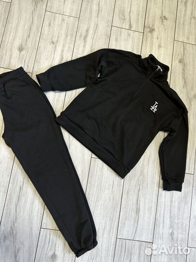 Спортивный костюм женский