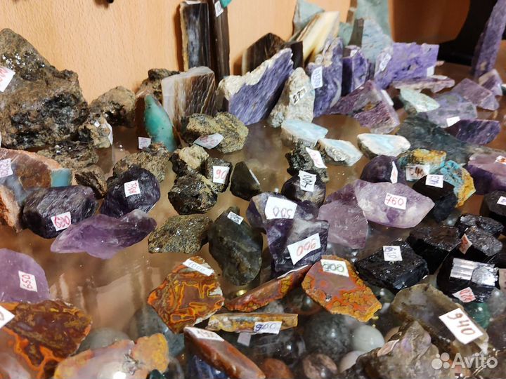 Минералы для коллекции и изделия из камня