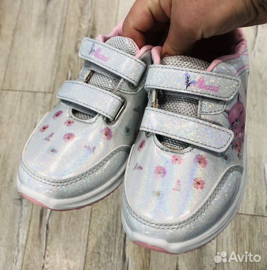 Кроссовки на девочку 32р