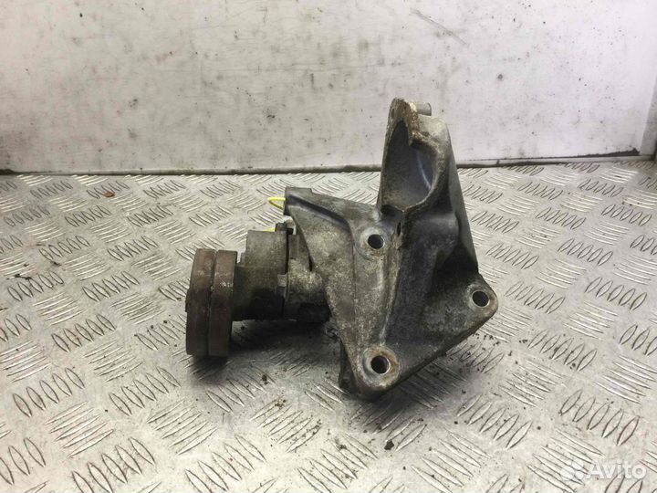 Натяжитель ремня генератора Opel Vectra X18XE1