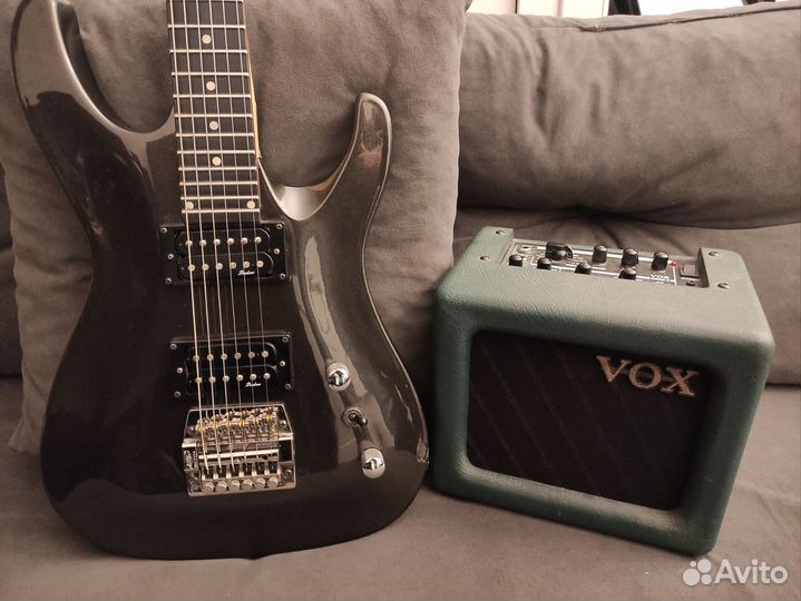 Электрогитара с комбоусилителем