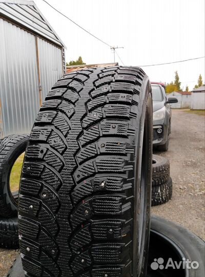 Bridgestone Blizzak Spike-01 215/60 R17 100T
