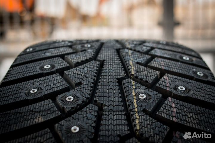 Pirelli Ice Zero 285/45 R21