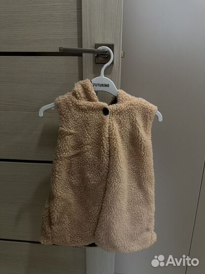 Безрукавка для девочки